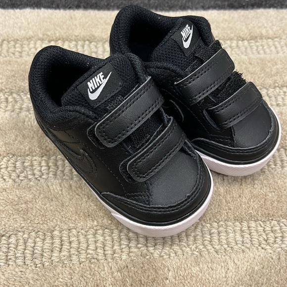 Like new condition 3 infant sneakers size 3/4/5 - Picture 4 of 7